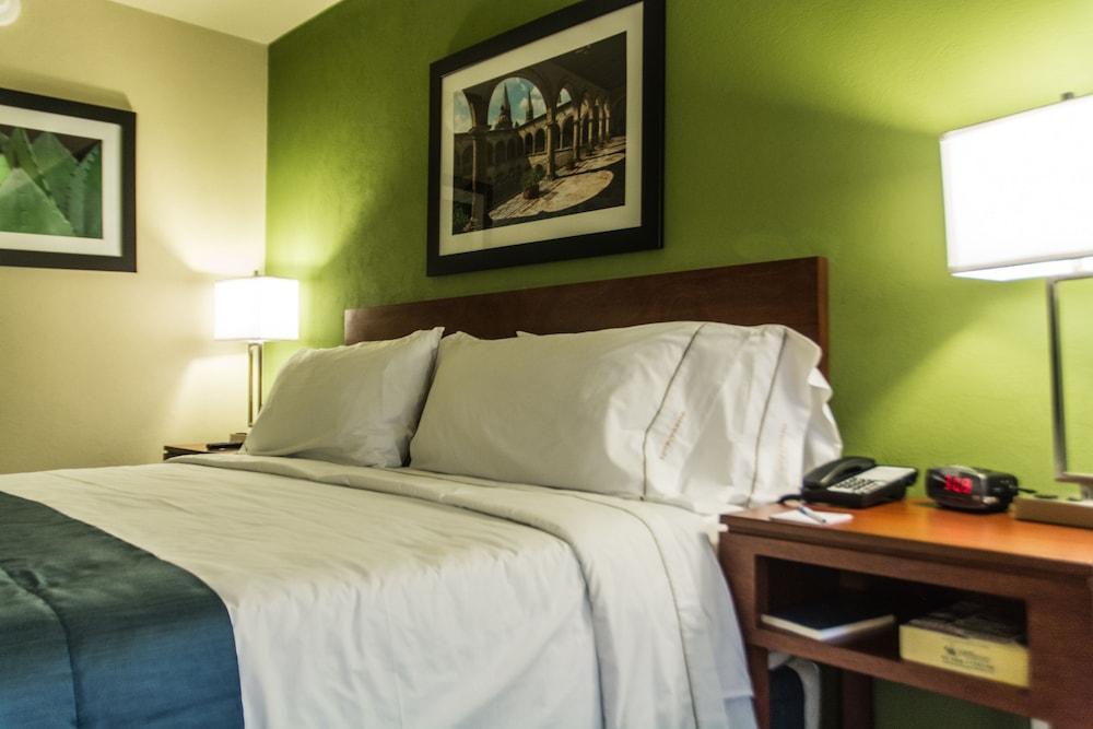 Las Pintas Holiday Inn Express Guadalajara Aeropuerto By Ihg מראה חיצוני תמונה