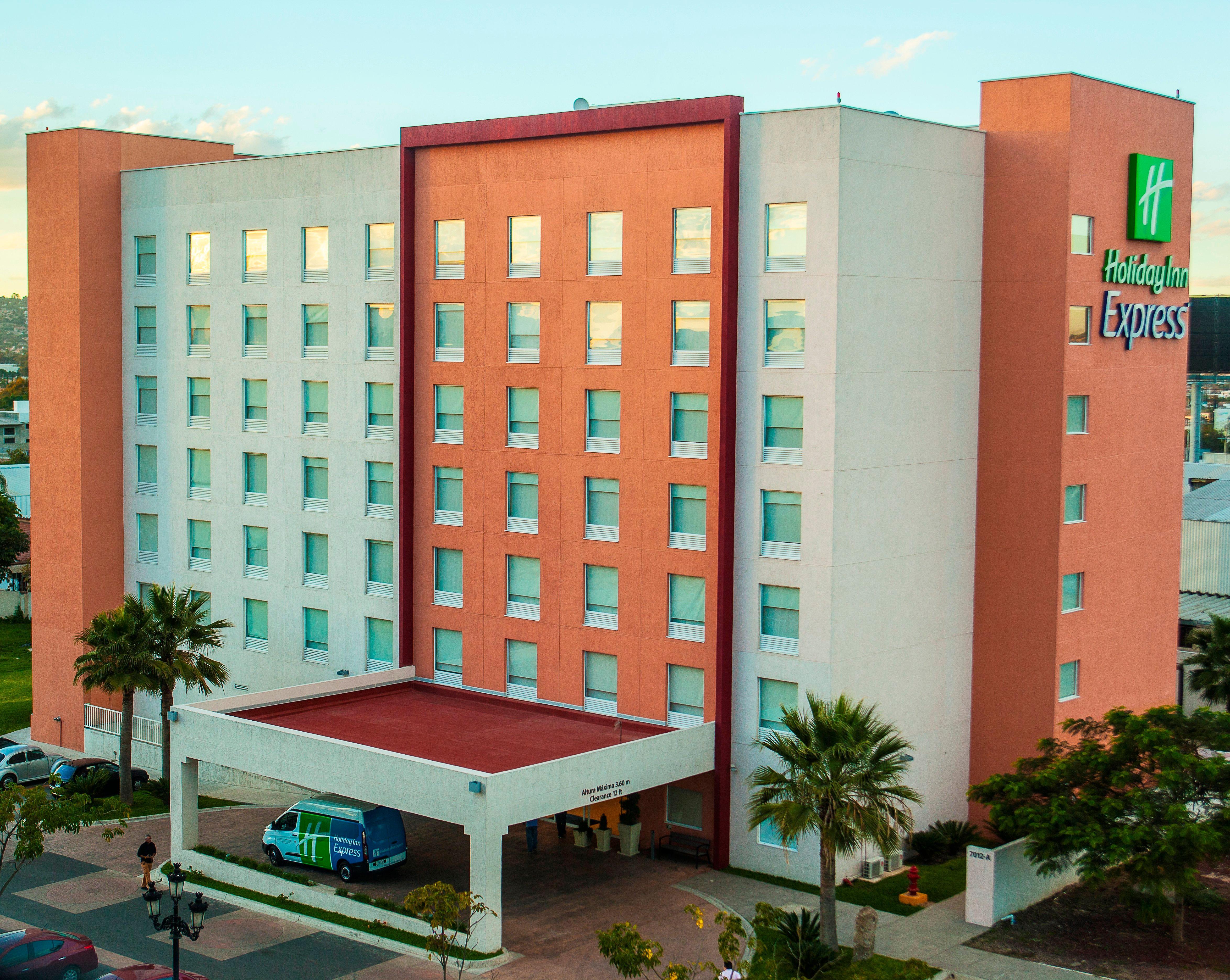 Las Pintas Holiday Inn Express Guadalajara Aeropuerto By Ihg מראה חיצוני תמונה