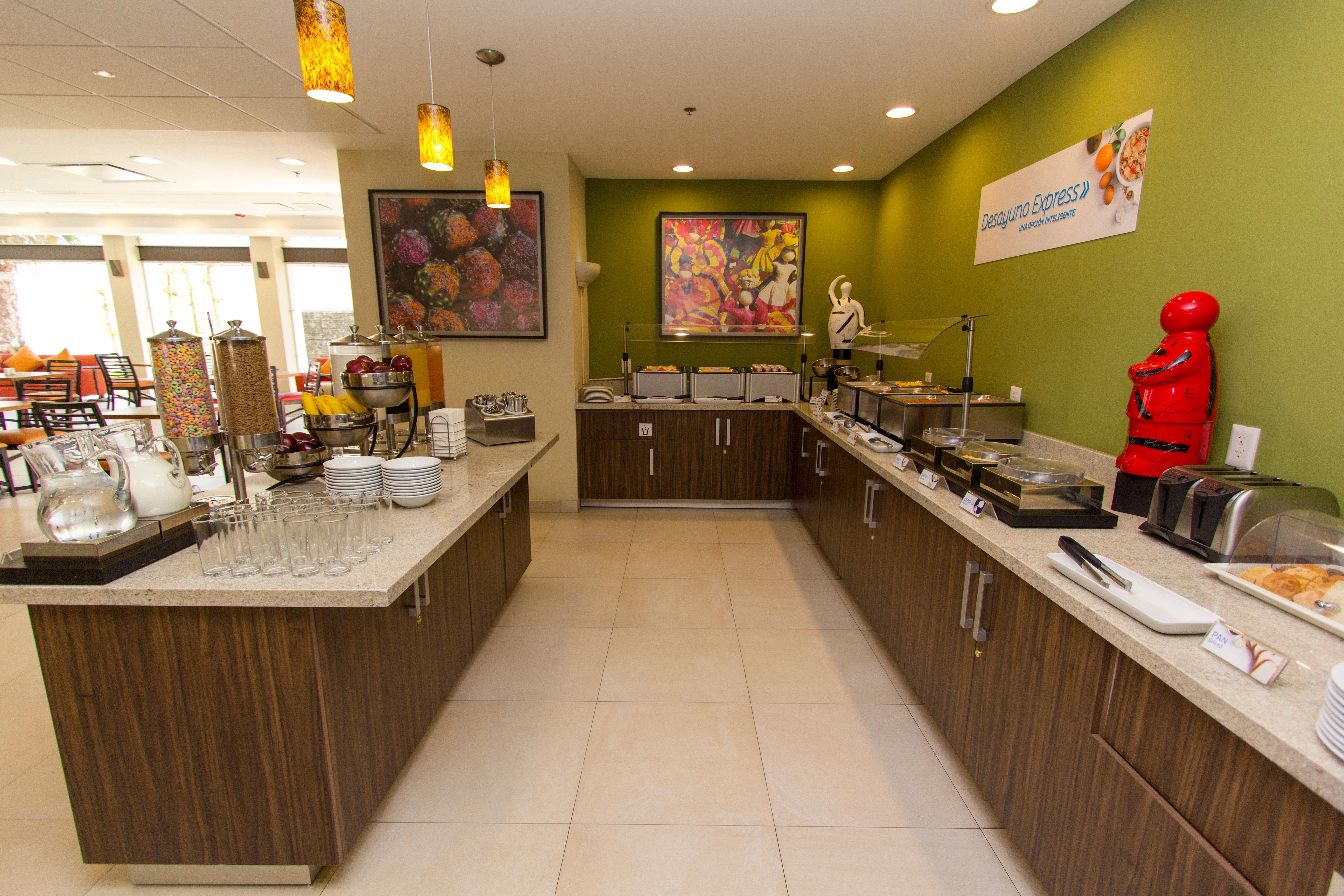Las Pintas Holiday Inn Express Guadalajara Aeropuerto By Ihg מראה חיצוני תמונה