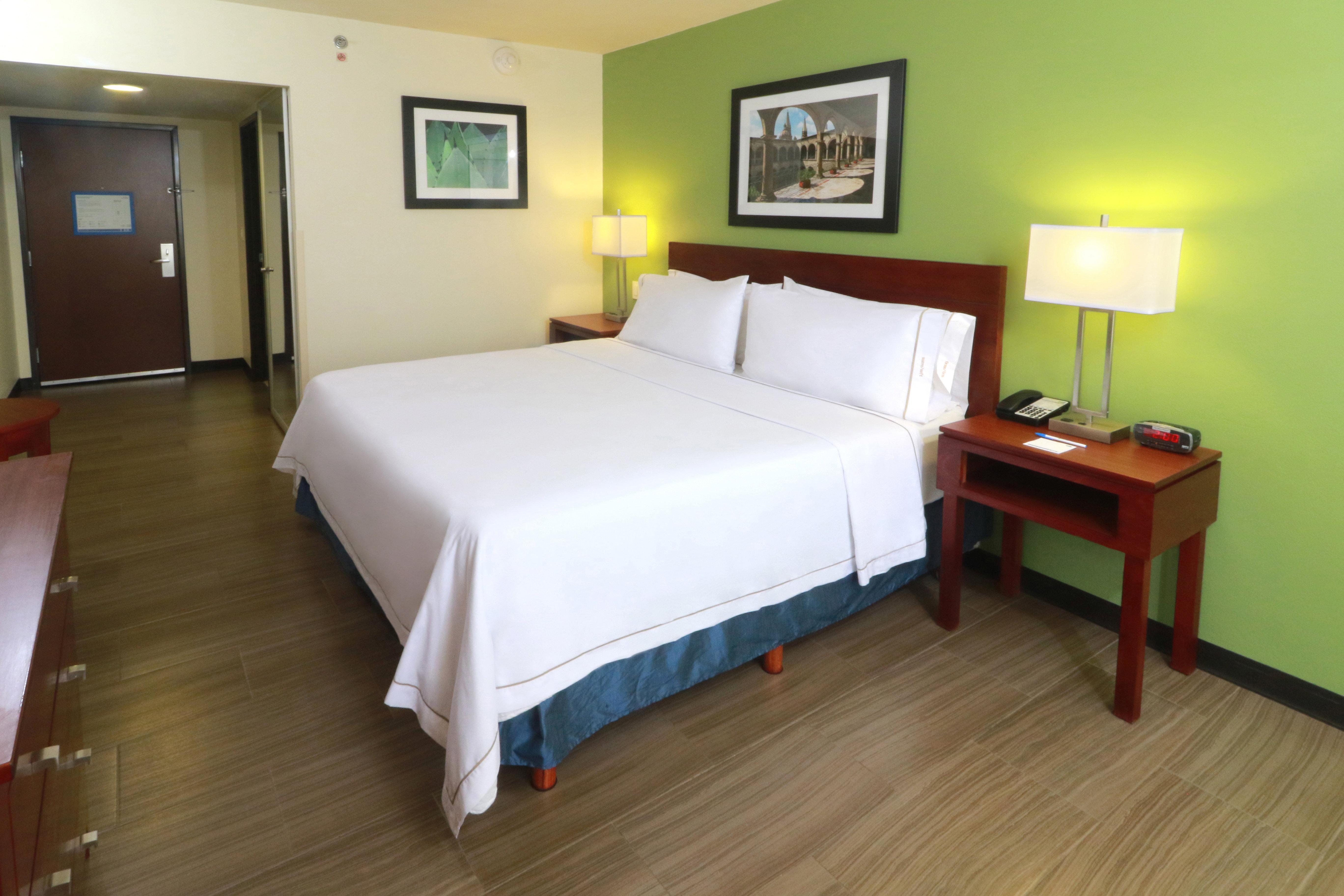 Las Pintas Holiday Inn Express Guadalajara Aeropuerto By Ihg מראה חיצוני תמונה