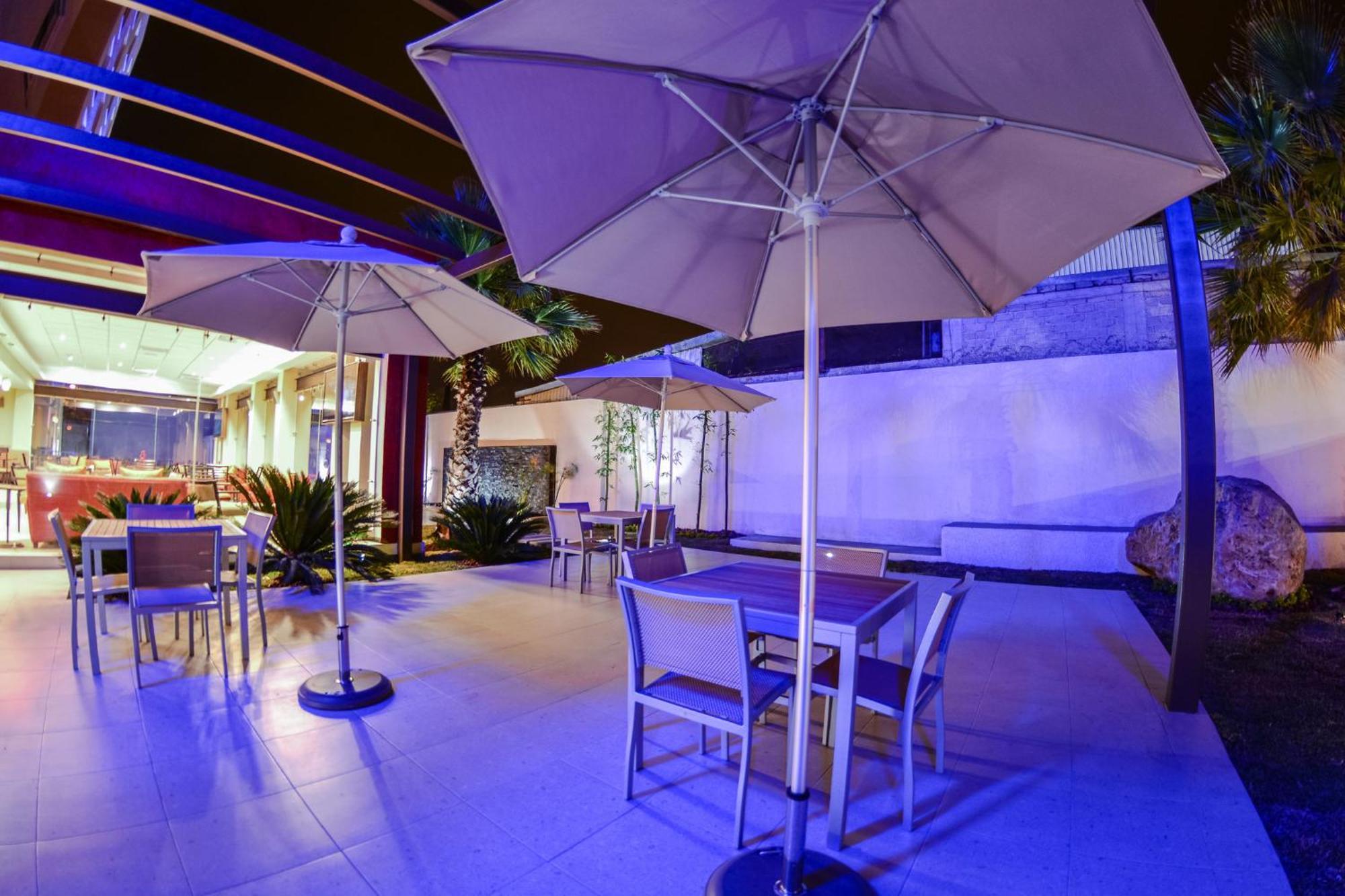 Las Pintas Holiday Inn Express Guadalajara Aeropuerto By Ihg מראה חיצוני תמונה