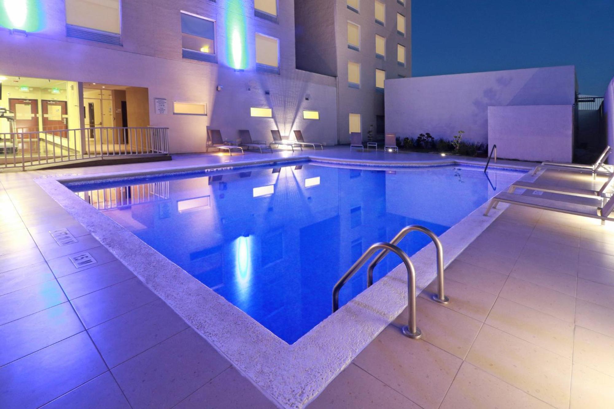 Las Pintas Holiday Inn Express Guadalajara Aeropuerto By Ihg מראה חיצוני תמונה