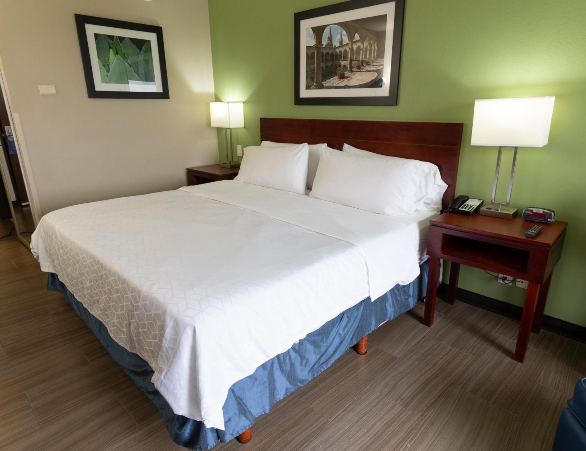 Las Pintas Holiday Inn Express Guadalajara Aeropuerto By Ihg מראה חיצוני תמונה
