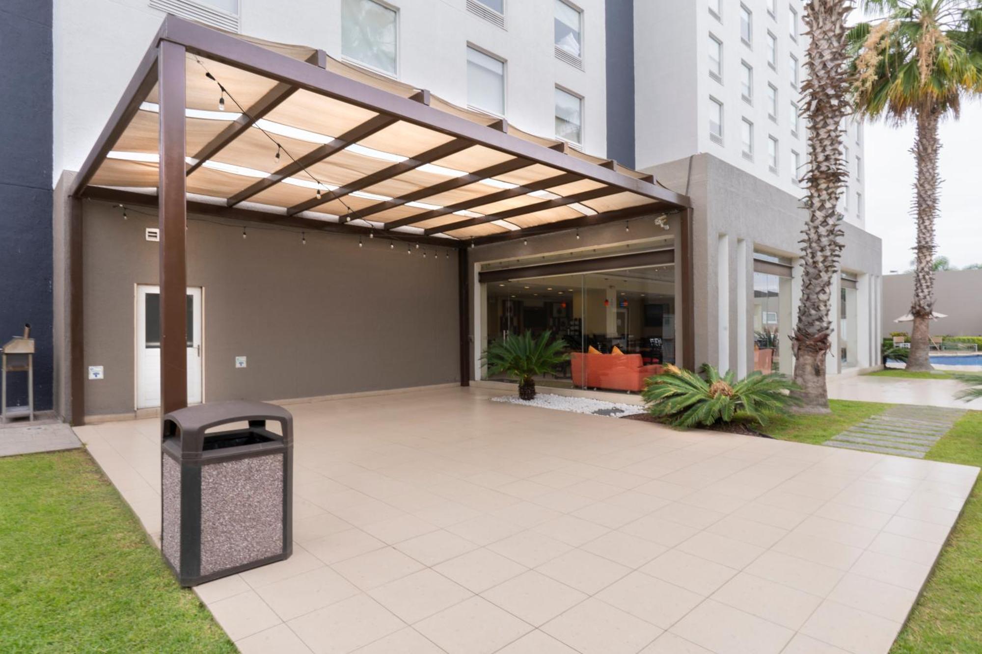 Las Pintas Holiday Inn Express Guadalajara Aeropuerto By Ihg מראה חיצוני תמונה