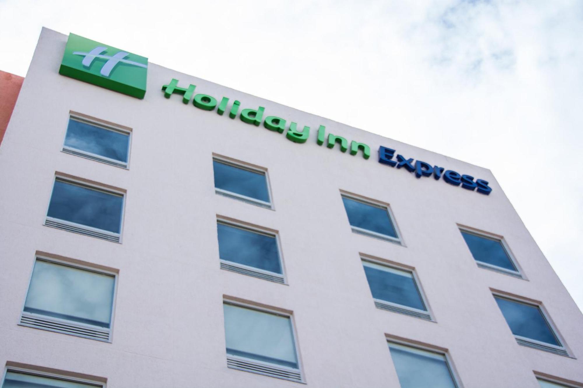 Las Pintas Holiday Inn Express Guadalajara Aeropuerto By Ihg מראה חיצוני תמונה