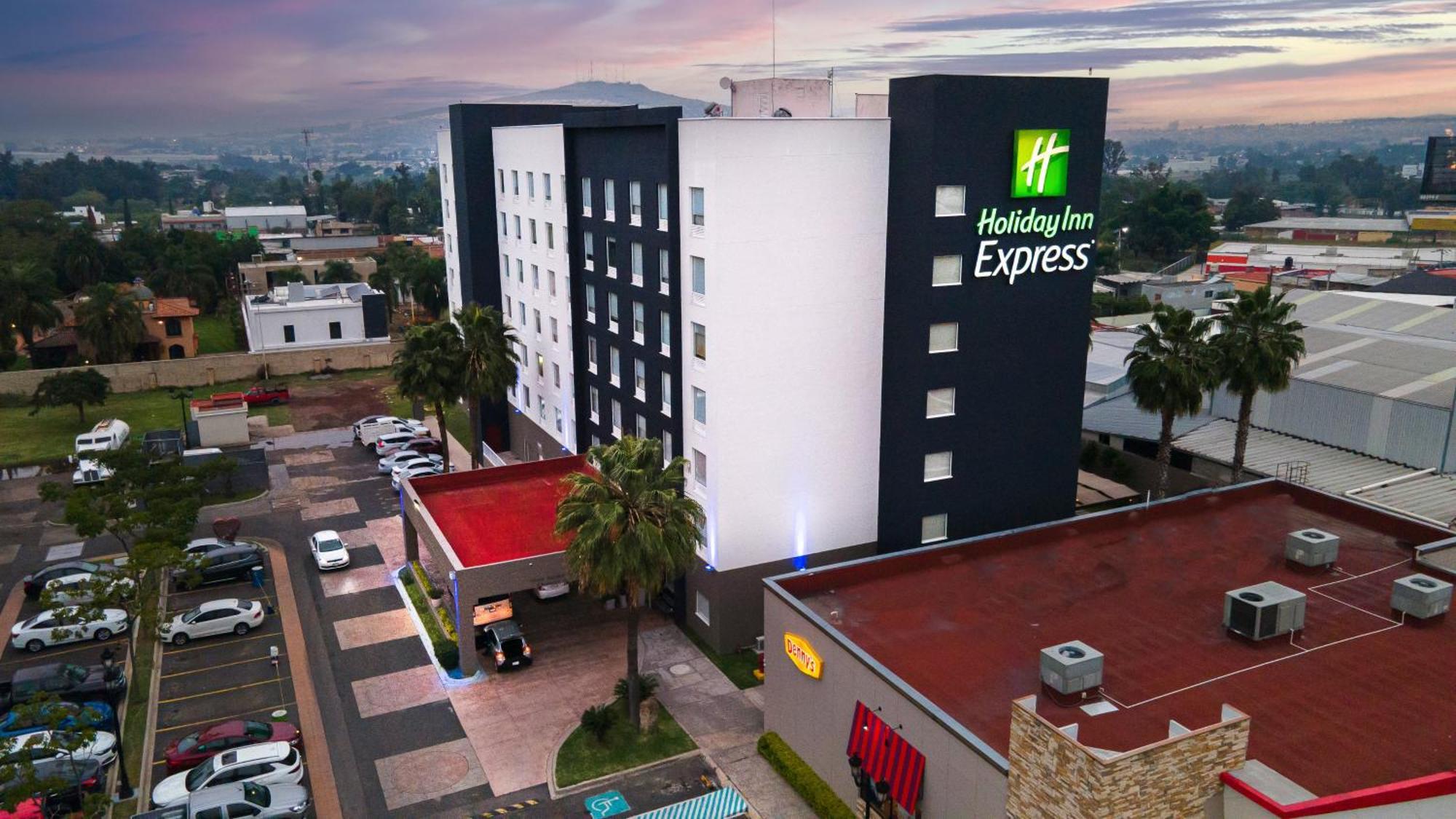Las Pintas Holiday Inn Express Guadalajara Aeropuerto By Ihg מראה חיצוני תמונה