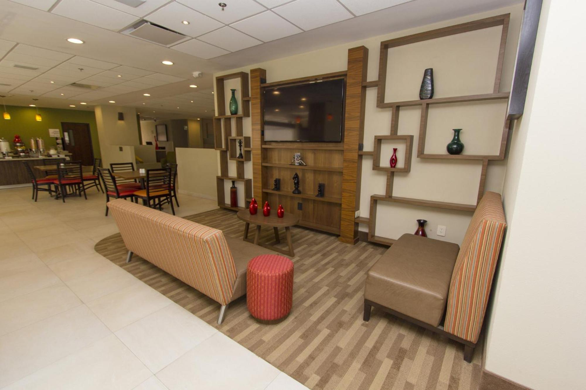 Las Pintas Holiday Inn Express Guadalajara Aeropuerto By Ihg מראה חיצוני תמונה
