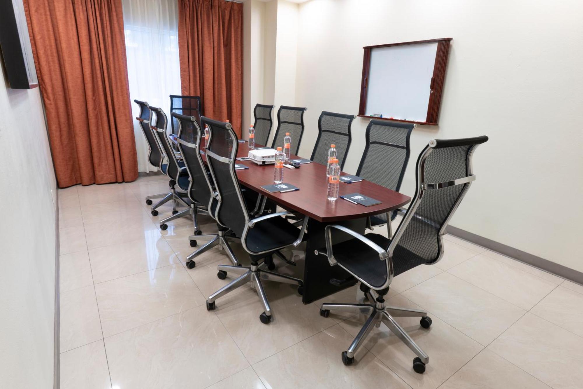 Las Pintas Holiday Inn Express Guadalajara Aeropuerto By Ihg מראה חיצוני תמונה