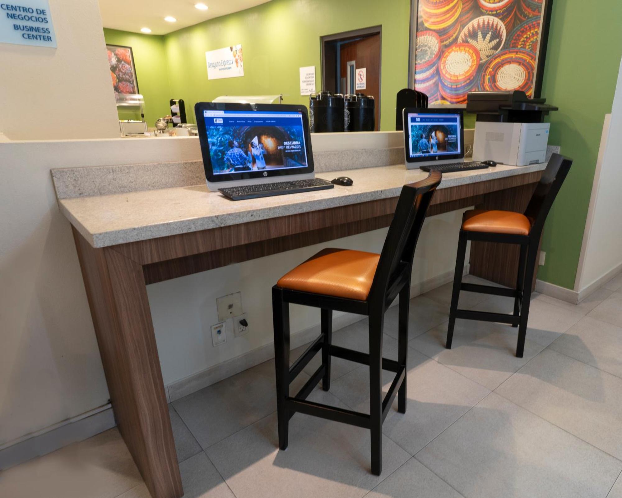 Las Pintas Holiday Inn Express Guadalajara Aeropuerto By Ihg מראה חיצוני תמונה