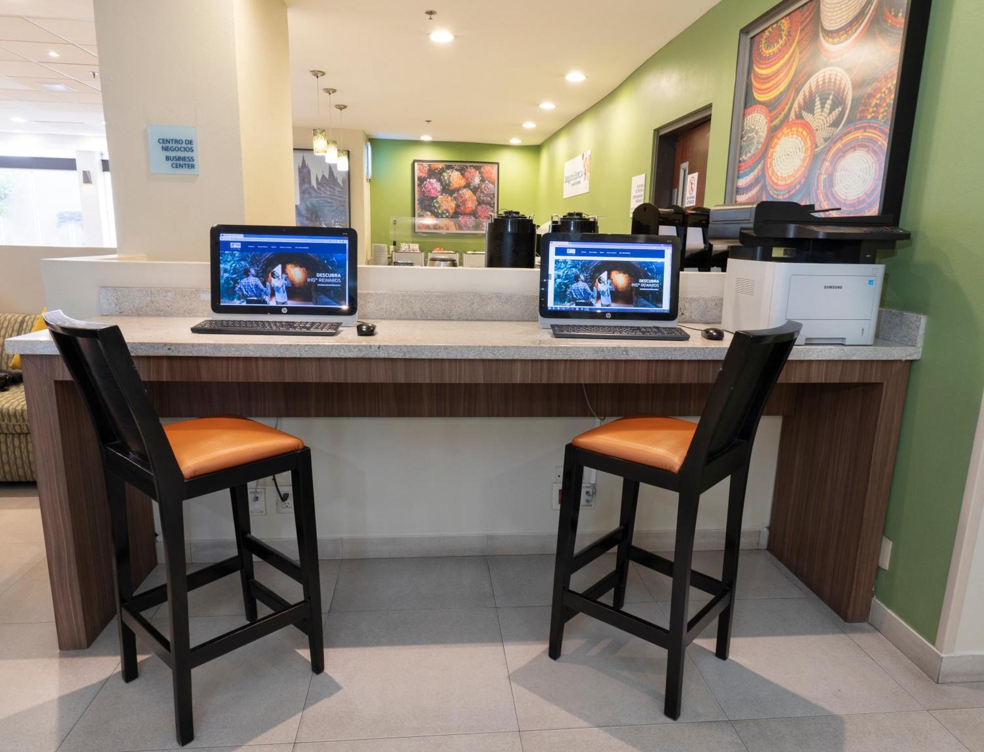 Las Pintas Holiday Inn Express Guadalajara Aeropuerto By Ihg מראה חיצוני תמונה