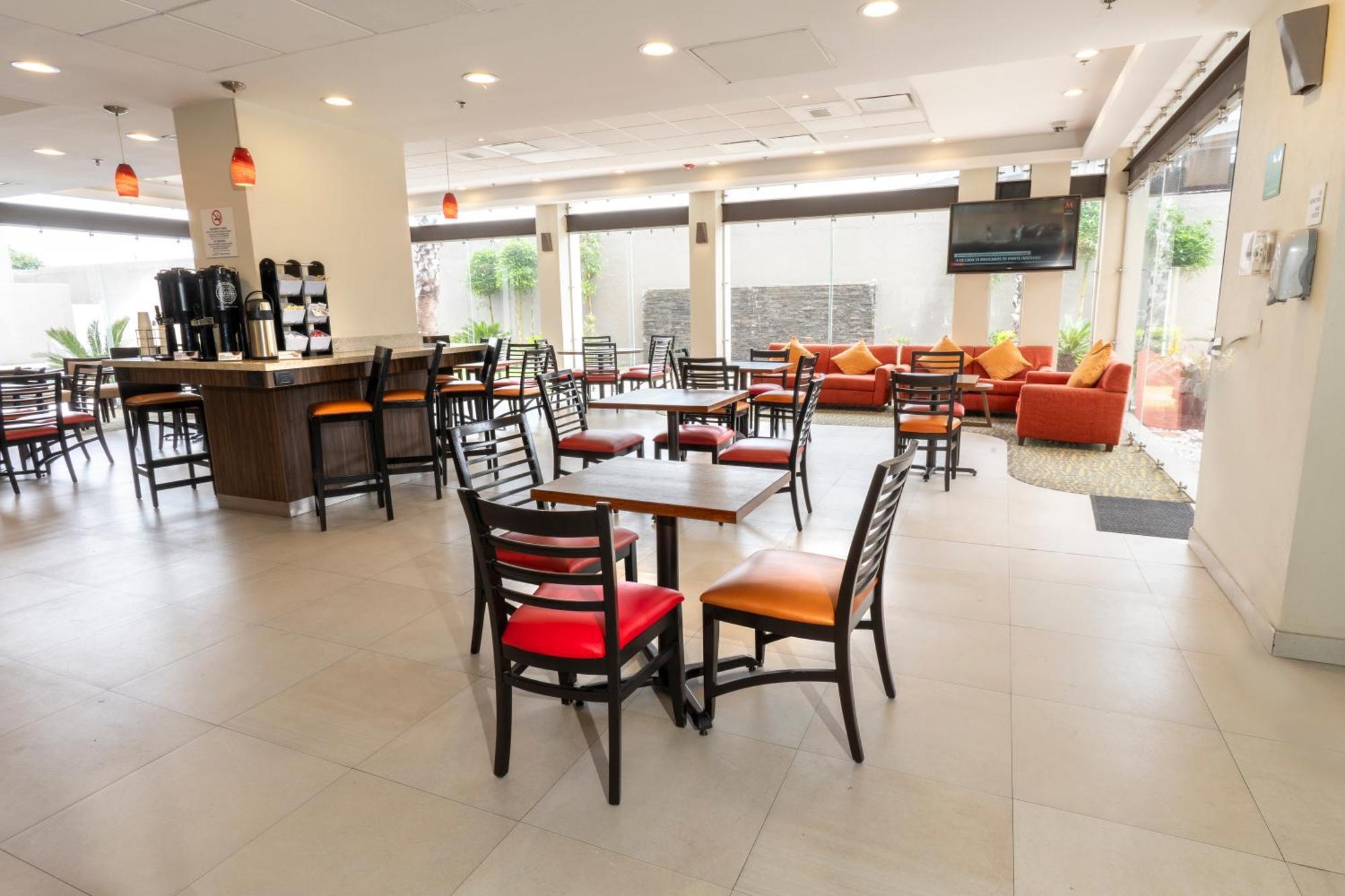 Las Pintas Holiday Inn Express Guadalajara Aeropuerto By Ihg מראה חיצוני תמונה