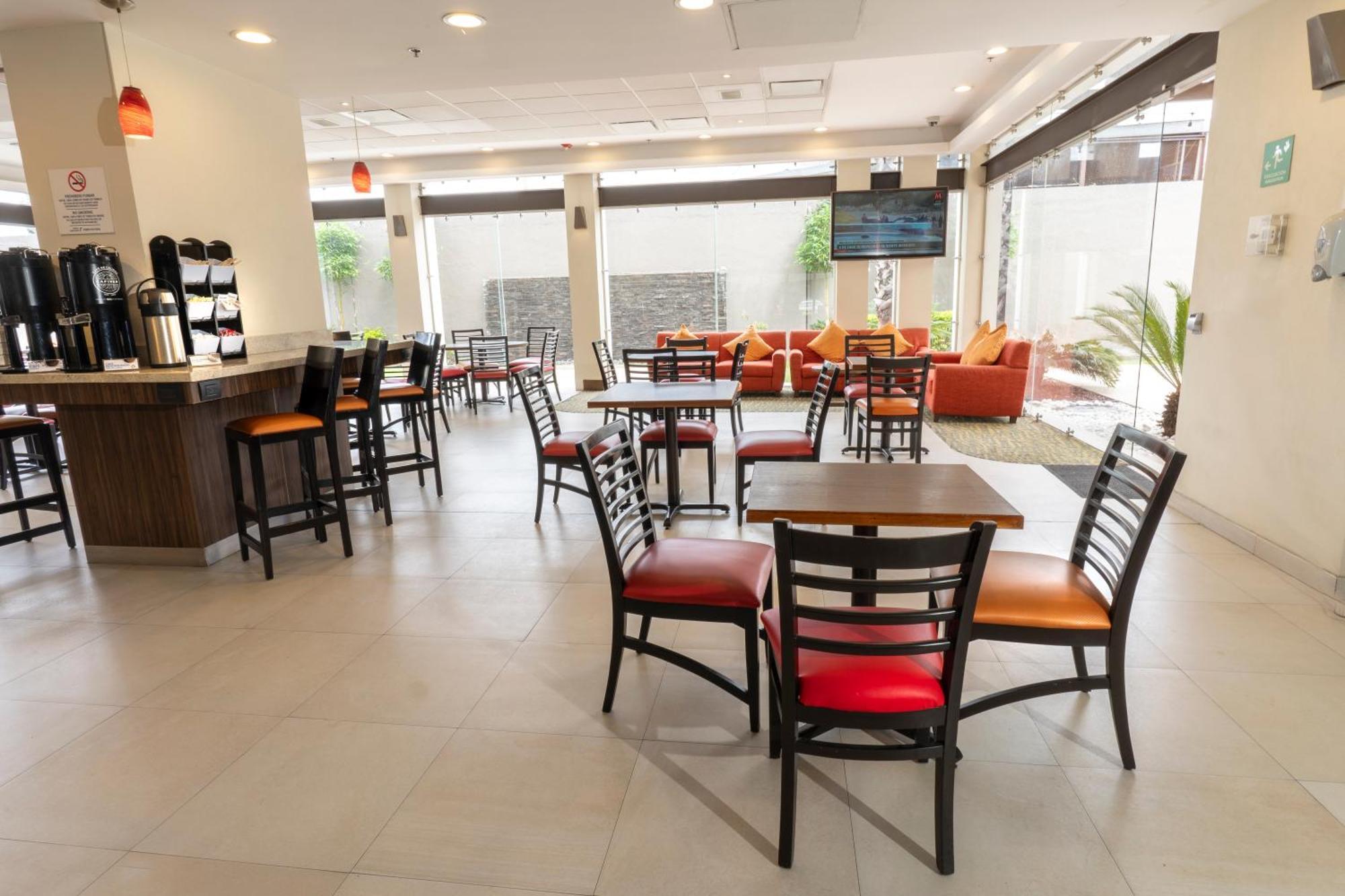 Las Pintas Holiday Inn Express Guadalajara Aeropuerto By Ihg מראה חיצוני תמונה