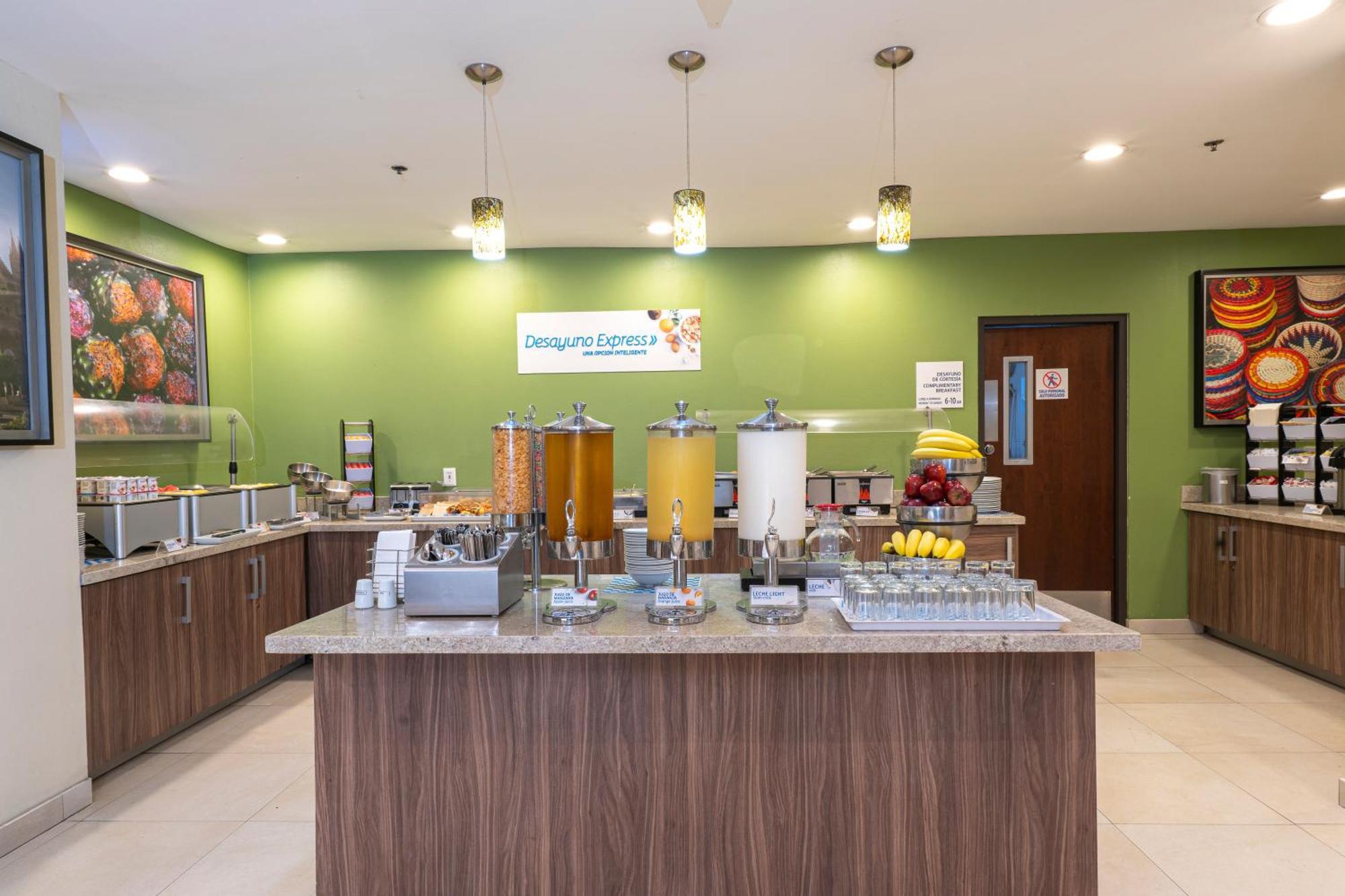 Las Pintas Holiday Inn Express Guadalajara Aeropuerto By Ihg מראה חיצוני תמונה