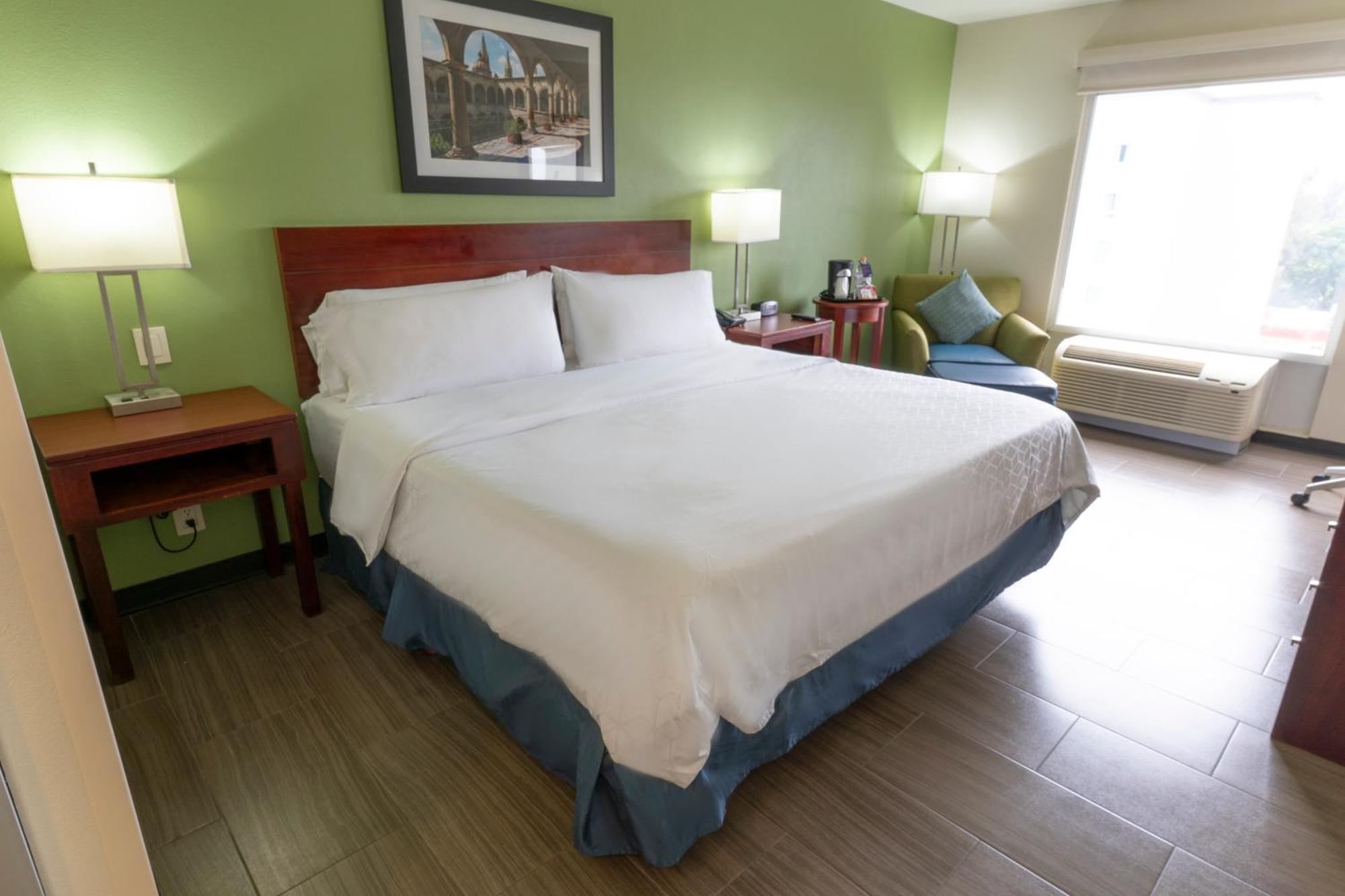 Las Pintas Holiday Inn Express Guadalajara Aeropuerto By Ihg מראה חיצוני תמונה