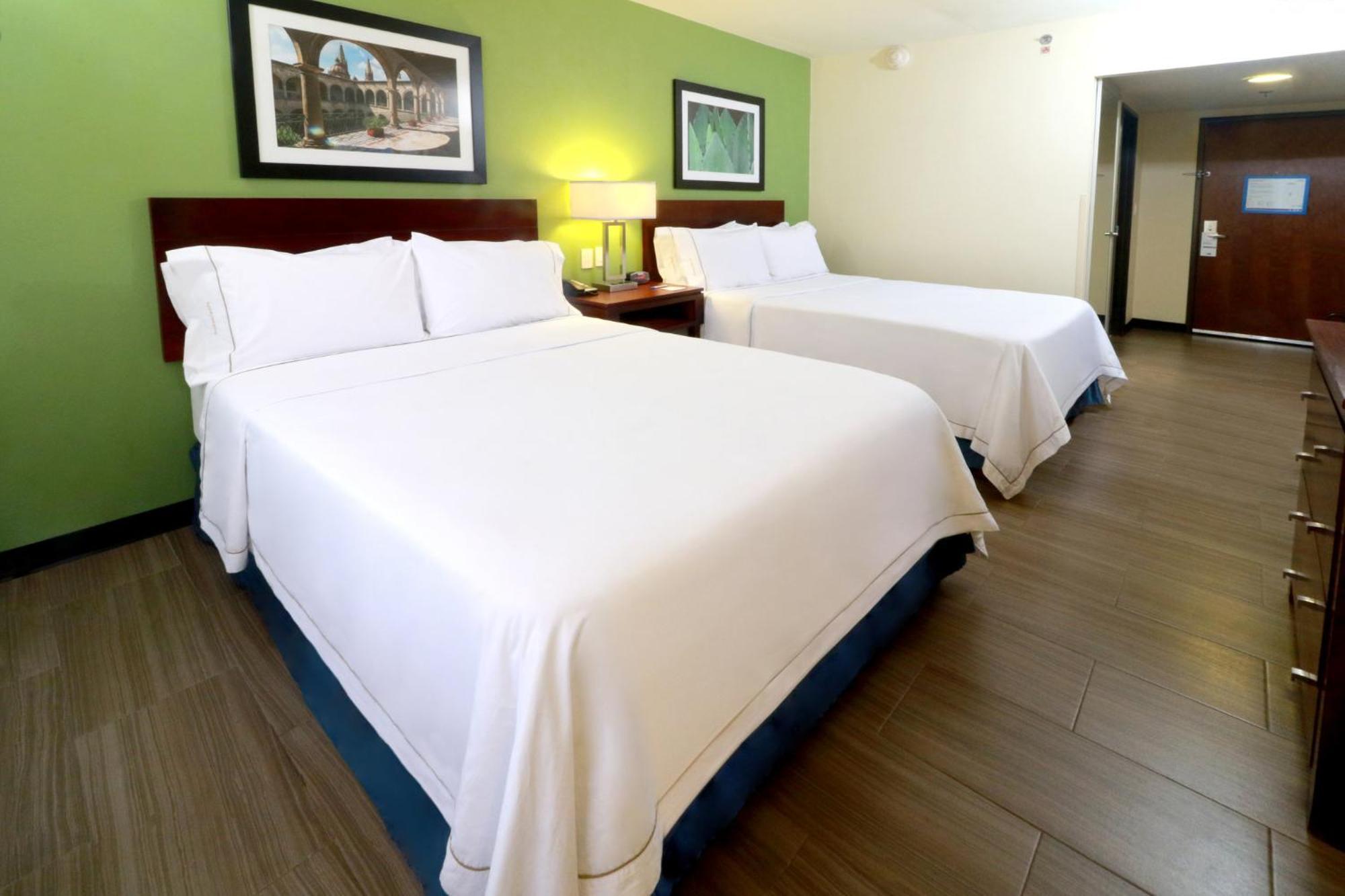 Las Pintas Holiday Inn Express Guadalajara Aeropuerto By Ihg מראה חיצוני תמונה