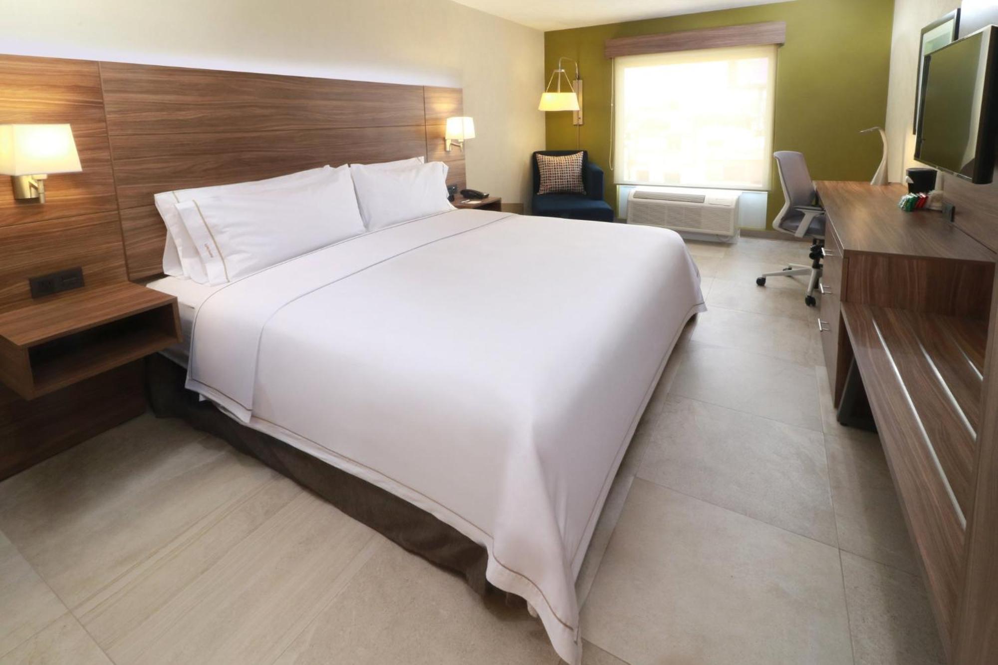 Las Pintas Holiday Inn Express Guadalajara Aeropuerto By Ihg מראה חיצוני תמונה